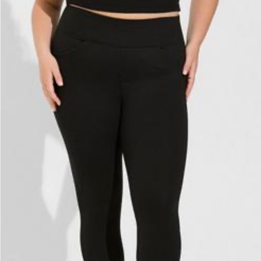 Torrid Pixie Pant - Great Condition - Size 3R (20-22)